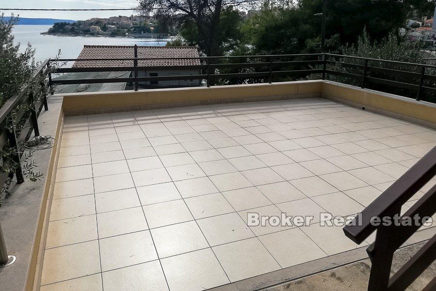 Ostrov Čiovo, samostatně stojící dům, druhá řada k moři