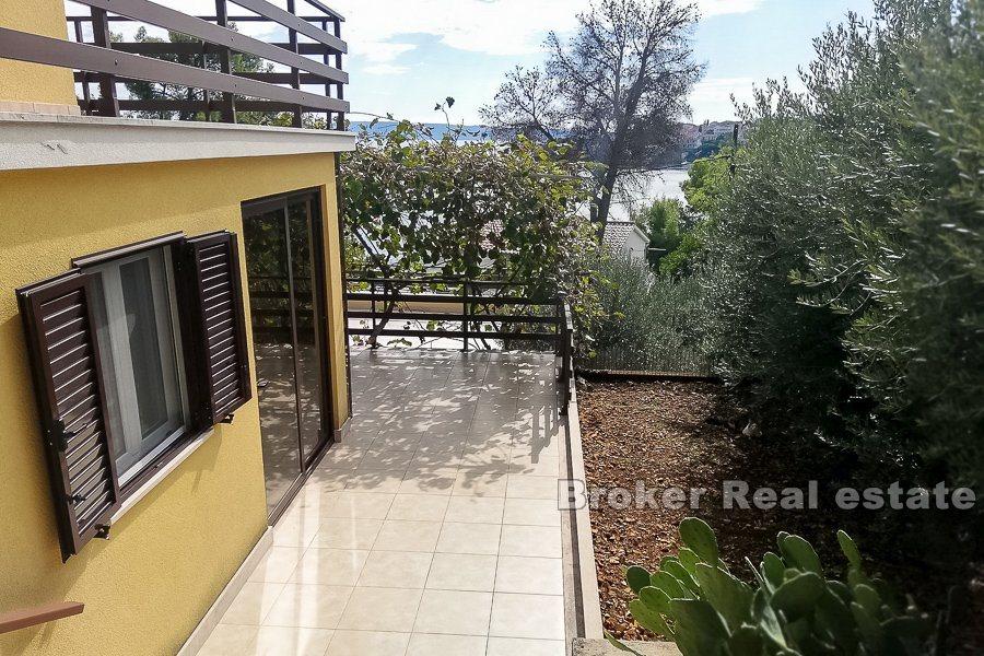 Ostrov Čiovo, samostatně stojící dům, druhá řada k moři