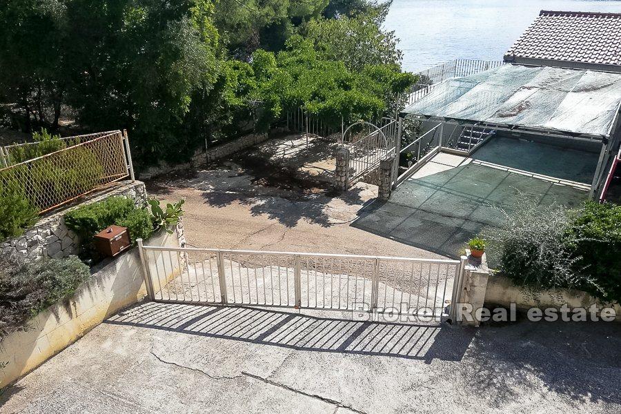 Ostrov Čiovo, samostatně stojící dům, druhá řada k moři