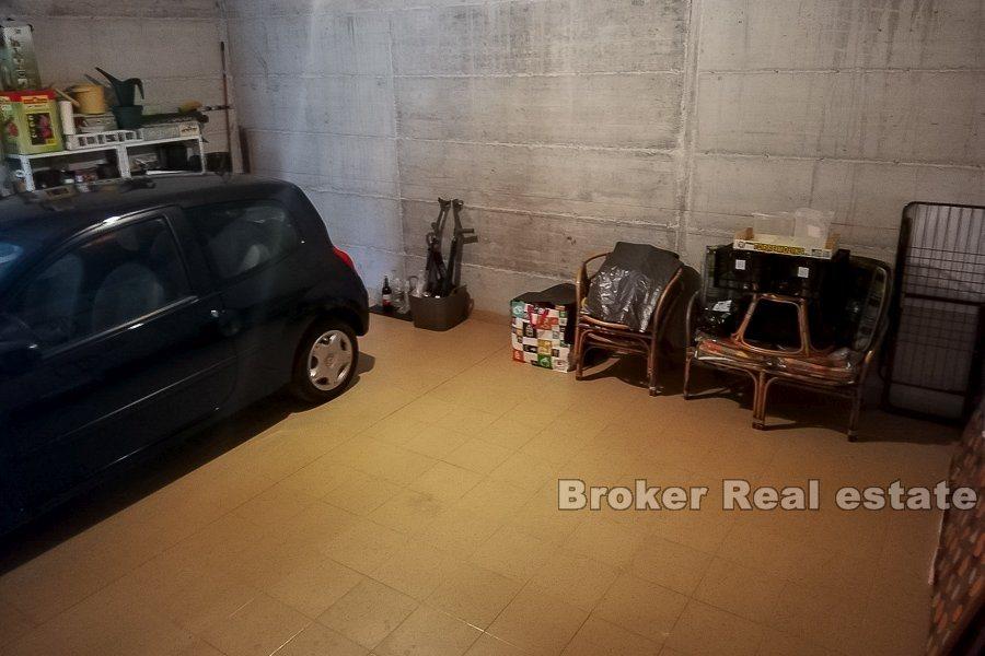 Ostrov Čiovo, samostatně stojící dům, druhá řada k moři