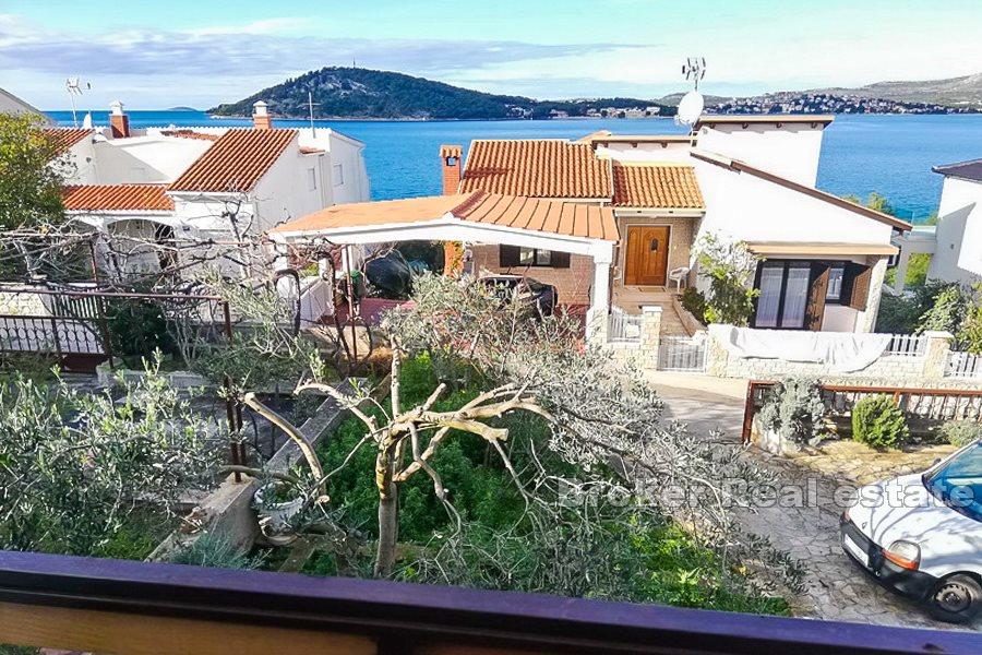 Rogoznica - Enebolig, 2. rad fra sjøen