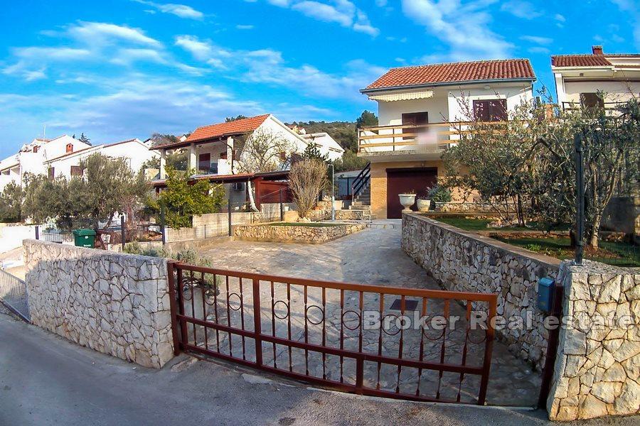 Rogoznica - Maison individuelle, 2ème rangée de la mer