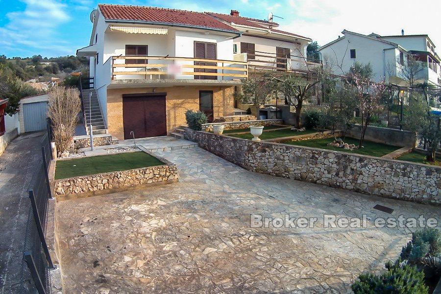 Rogoznica - Maison individuelle, 2ème rangée de la mer