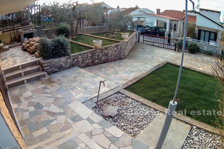 Rogoznica - Maison individuelle, 2ème rangée de la mer