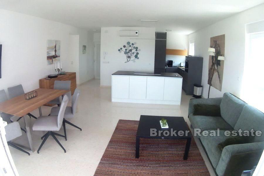 Šibenik - Dom s dvoma apartmánmi a bazénom