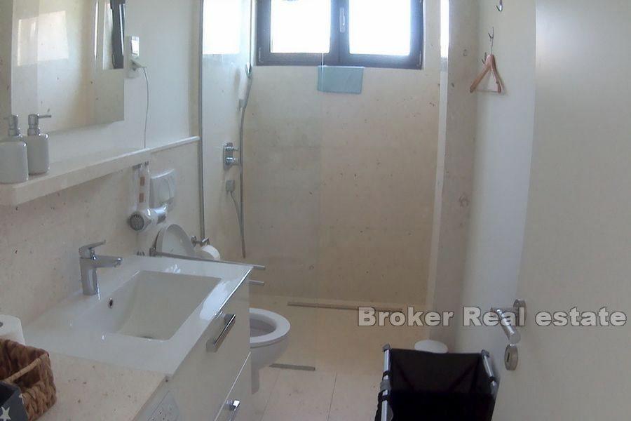 Šibenik - Dom s dvoma apartmánmi a bazénom