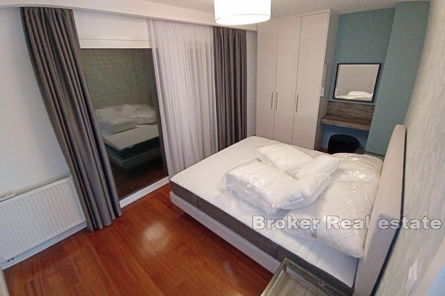 Rogoznica - Villa med pool i första raden mot havet