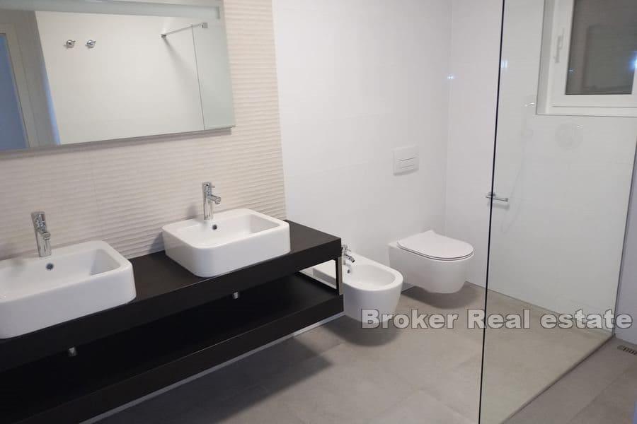 Rogoznica - Villa med basseng i første rad til sjøen