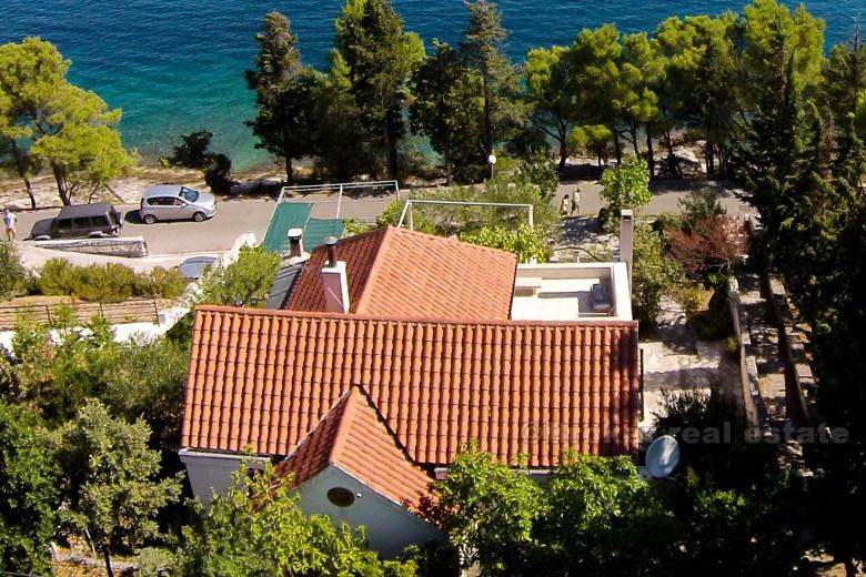 otok Brač. Atraktivna kamena vila