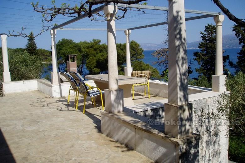 otok Brač. Atraktivna kamena vila