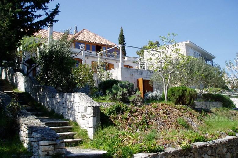 otok Brač. Atraktivna kamena vila