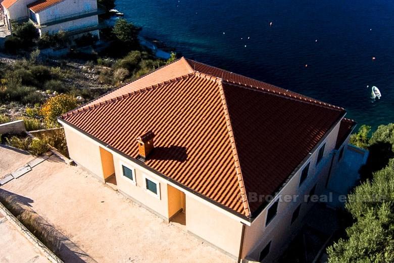 w pobliżu Rogoznica. Nowo wybudowany dom