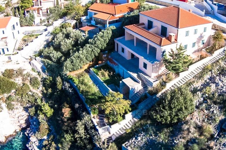 u Rogoznice. Nově postavený dům