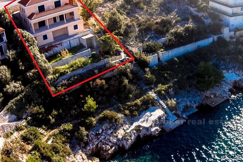 u Rogoznice. Nově postavený dům