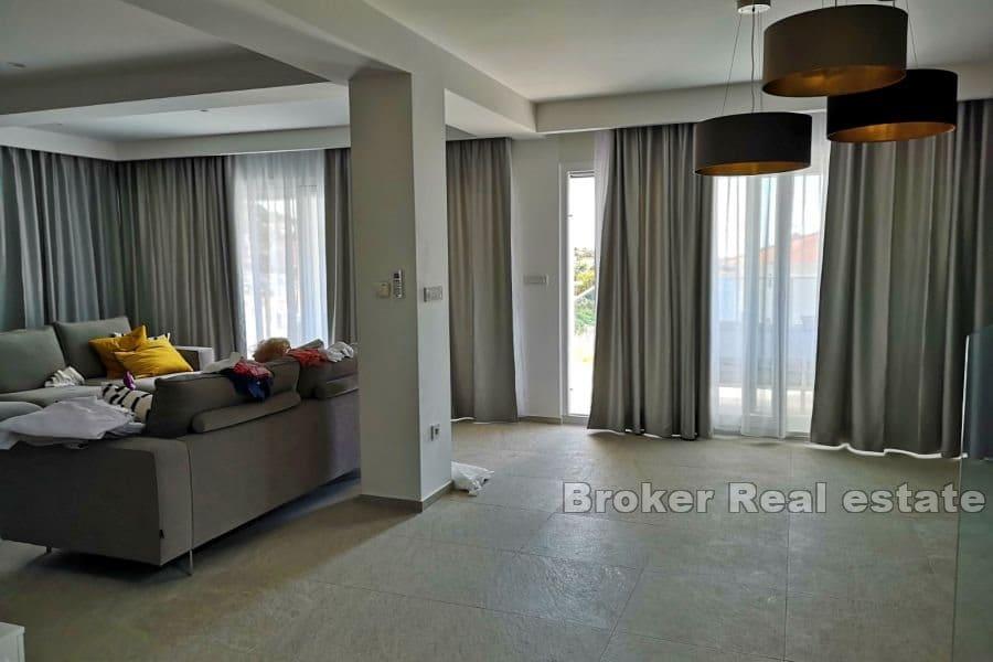 Рогозница - Красивая вилла в отличном месте с бассейном