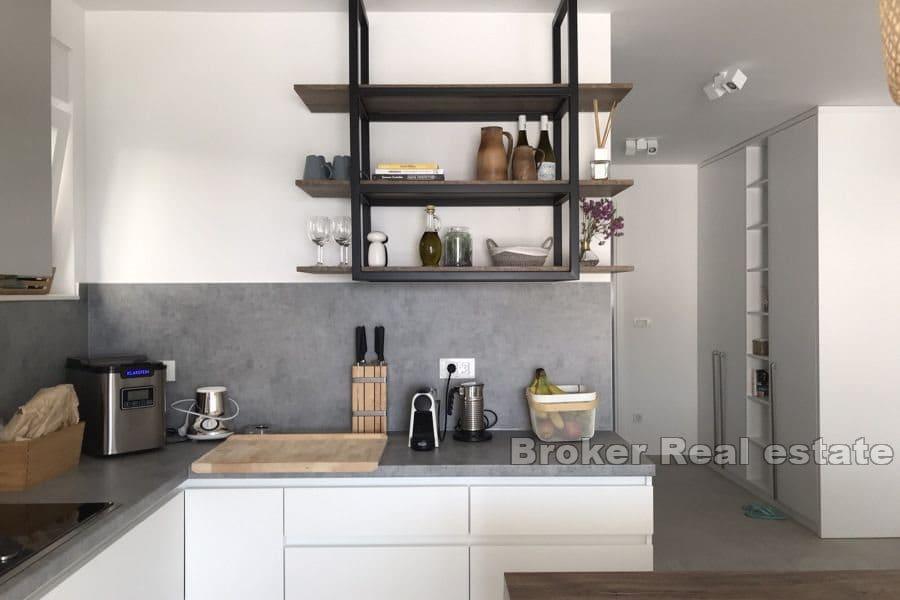 Рогозница - Красивая вилла в отличном месте с бассейном