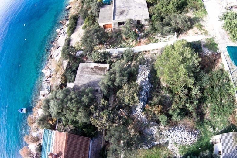 Ciovo. Maison en 1ère rangée de la mer