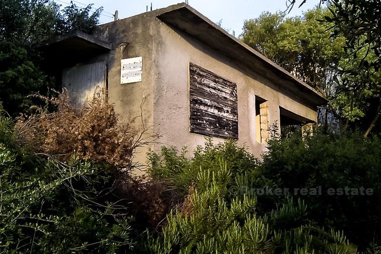 Ciovo. Maison en 1ère rangée de la mer