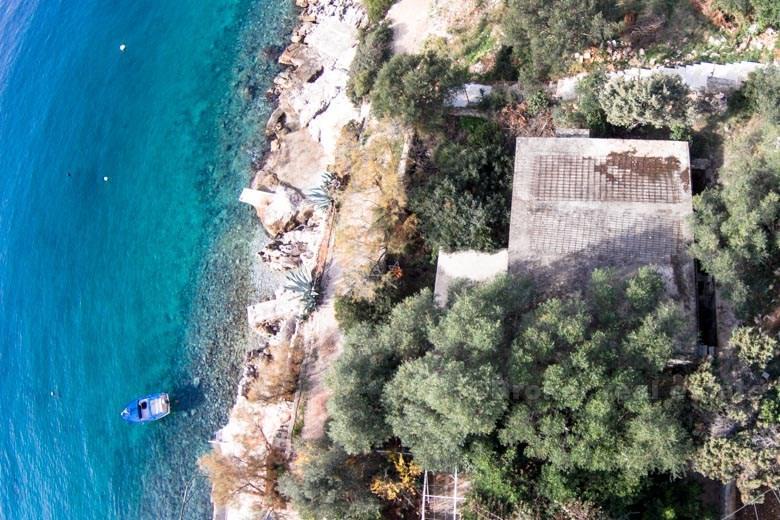 Ciovo. Maison en 1ère rangée de la mer