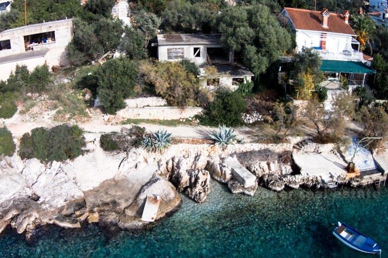 Ciovo. Maison en 1ère rangée de la mer