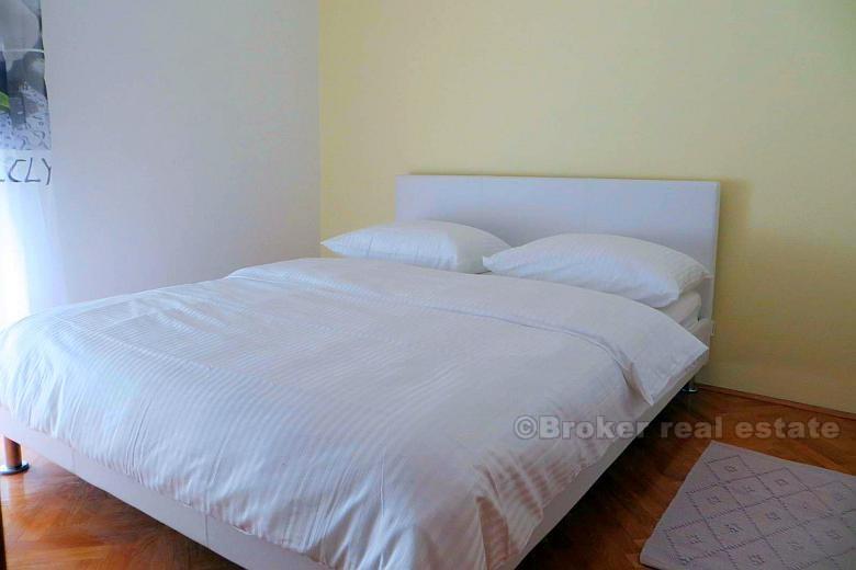 Split, apartament z trzema sypialniami z widokiem na morze