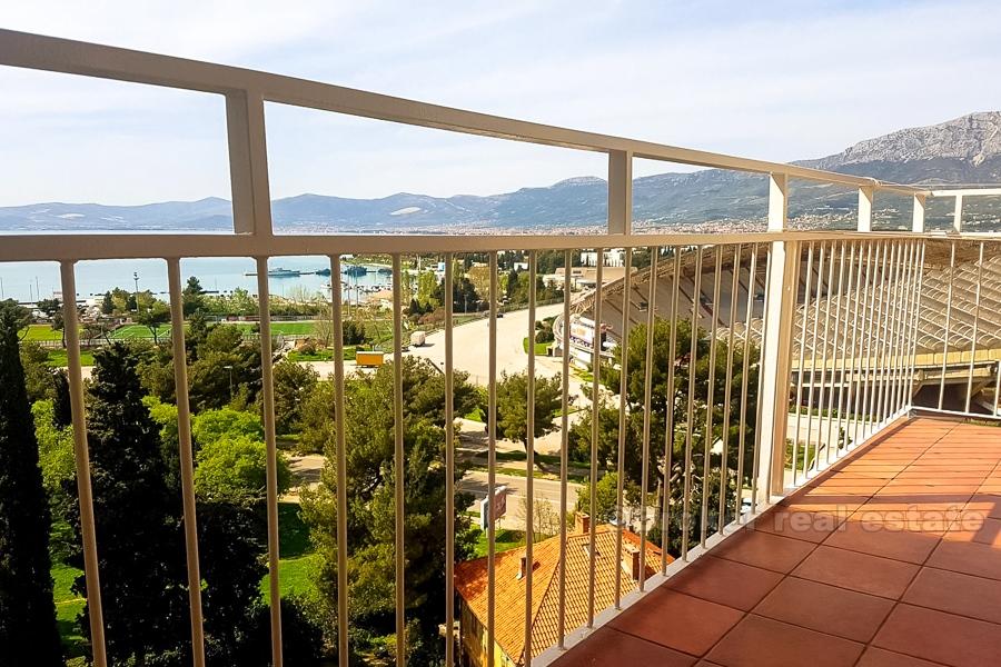 Split - Trosoban komforan stan