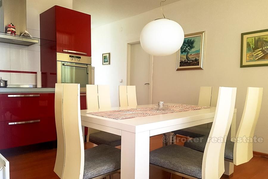 Split - Trosoban komforan stan