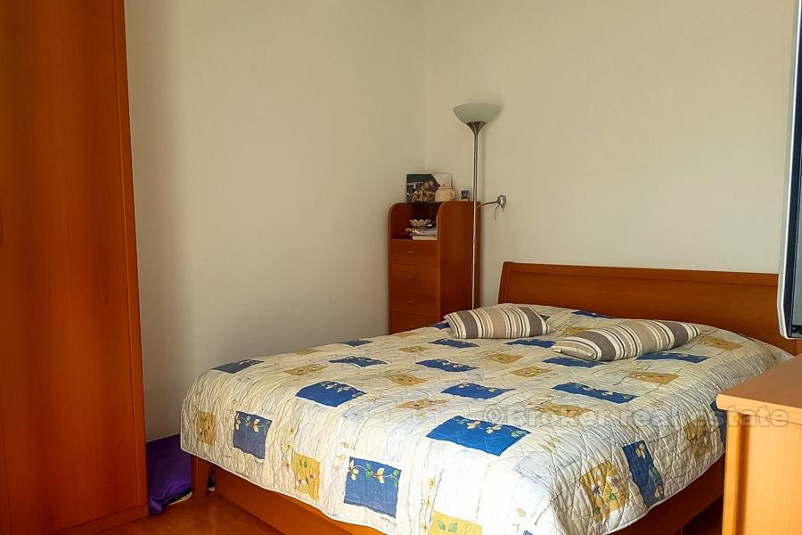 Split - Trosoban komforan stan