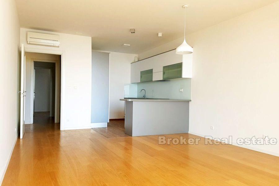 Split, Trstenik, appartement de deux chambres à louer pour une période plus longue