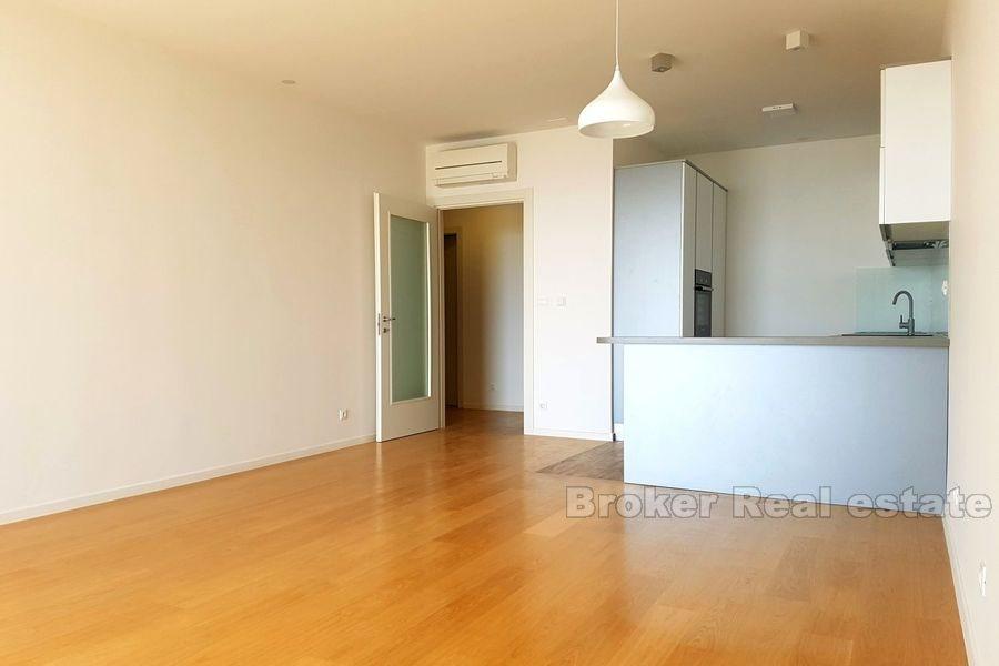 Split, Trstenik, appartement de deux chambres à louer pour une période plus longue