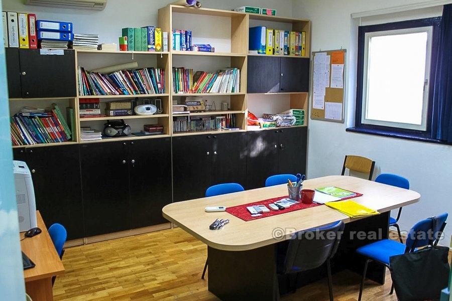 Spalato, spazio commerciale a due piani