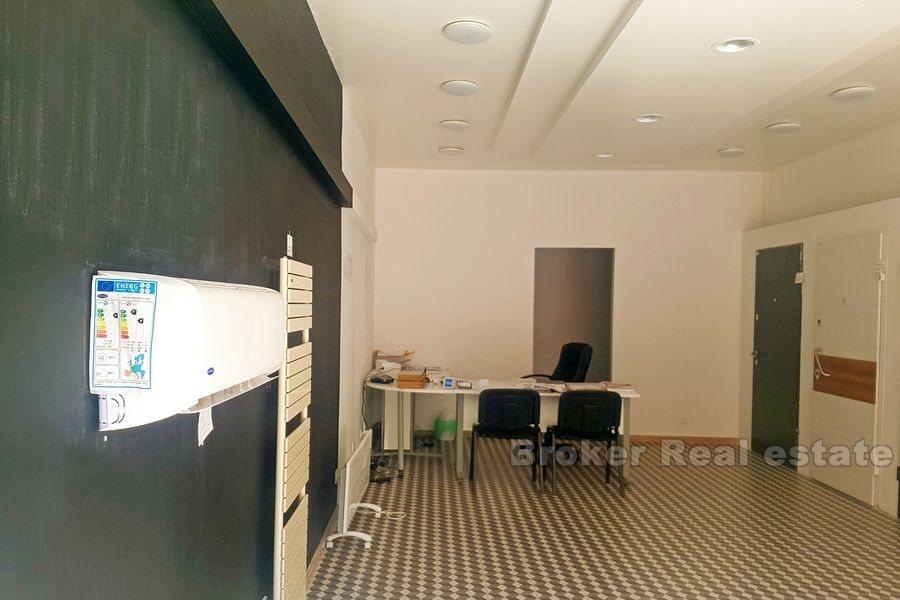 Spalato, Bol, spazio commerciale di vendita-mostra