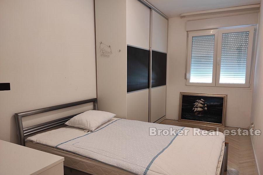 Split, Znjan, byt se třemi ložnicemi rozdělený do dvou bytů