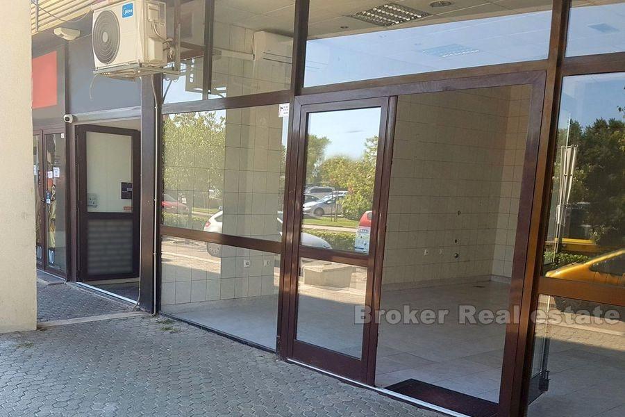 Omiš, obchodní a výstavní obchodní prostory