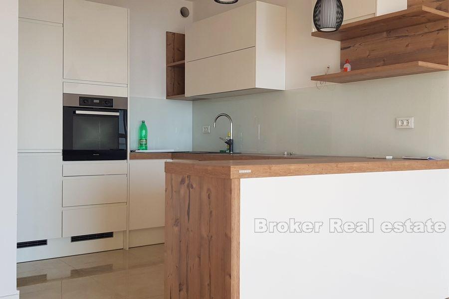 Split, Trstenik, appartement de deux chambres à louer à long terme