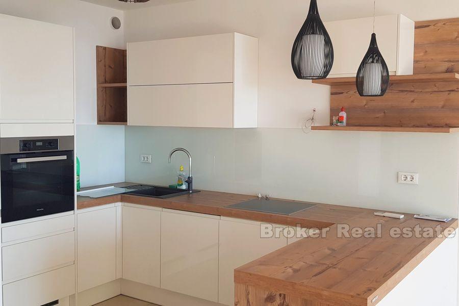 Split, Trstenik, appartement de deux chambres à louer à long terme