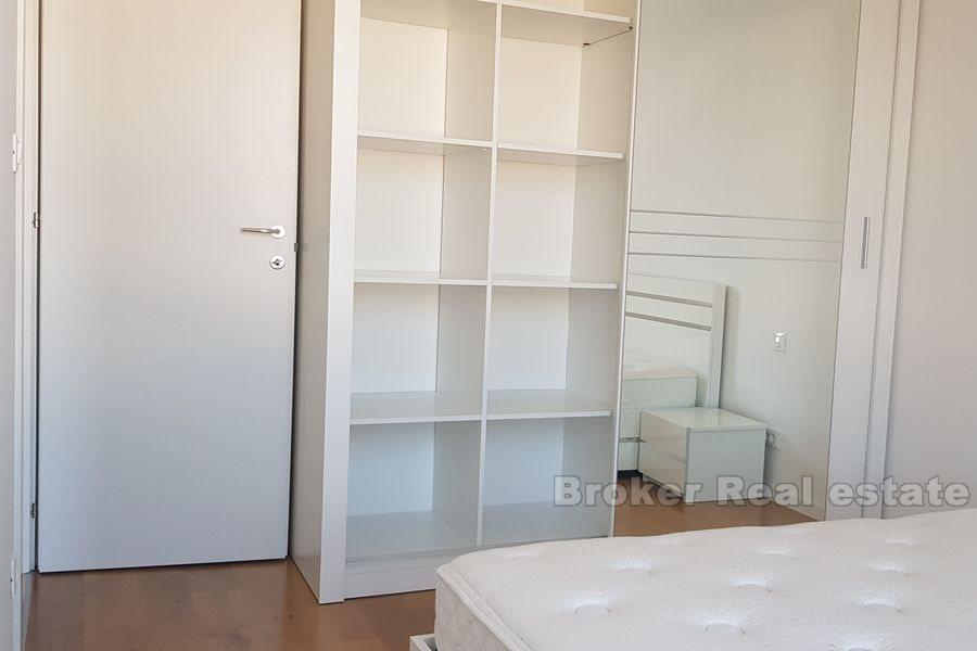 Split, Trstenik, appartement de deux chambres à louer à long terme