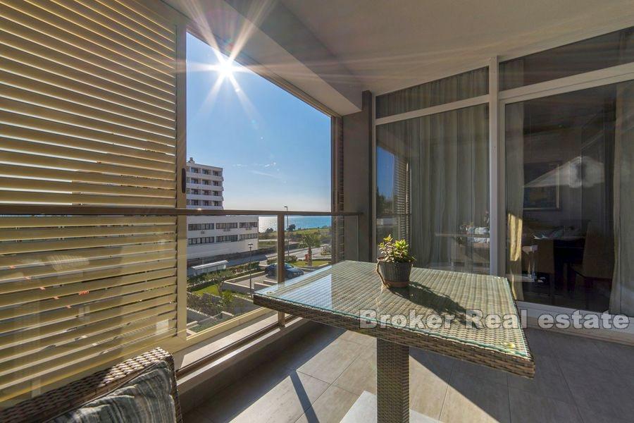 Split, Znjan, moderne tre-roms leilighet med havutsikt