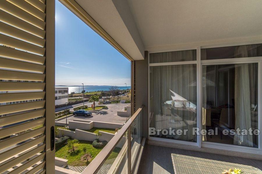 Split, Znjan, moderne tre-roms leilighet med havutsikt