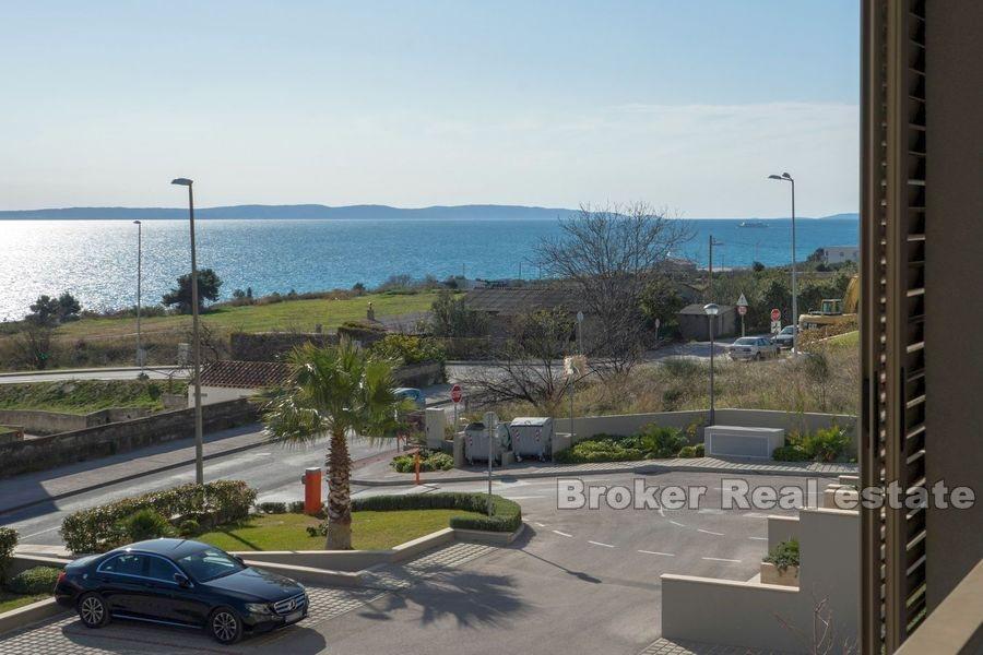 Split, Znjan, nowoczesny apartament z trzema sypialniami i widokiem na morze
