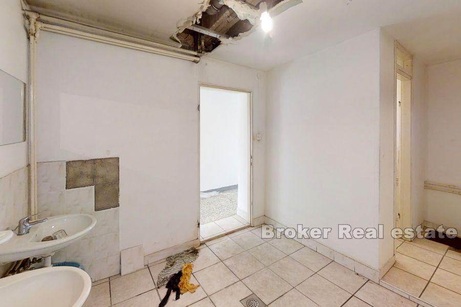 Split, budynek biurowy do adaptacji