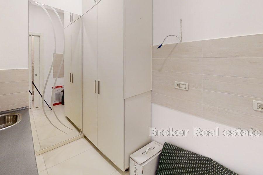 Split, Bol, uredski prostor površine 116m2