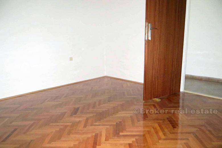 Split, Trosoban stan + studio apartman + vrt + ostava