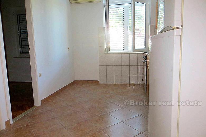Split, Trosoban stan + studio apartman + vrt + ostava