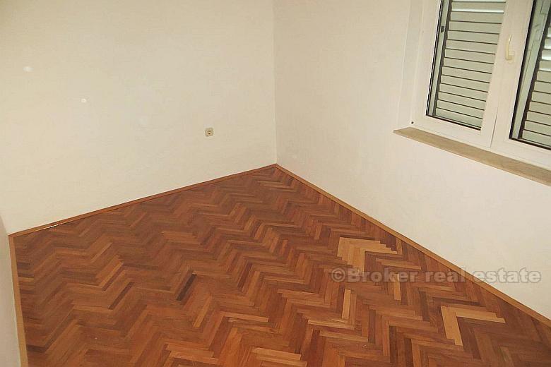 Split, Trosoban stan + studio apartman + vrt + ostava