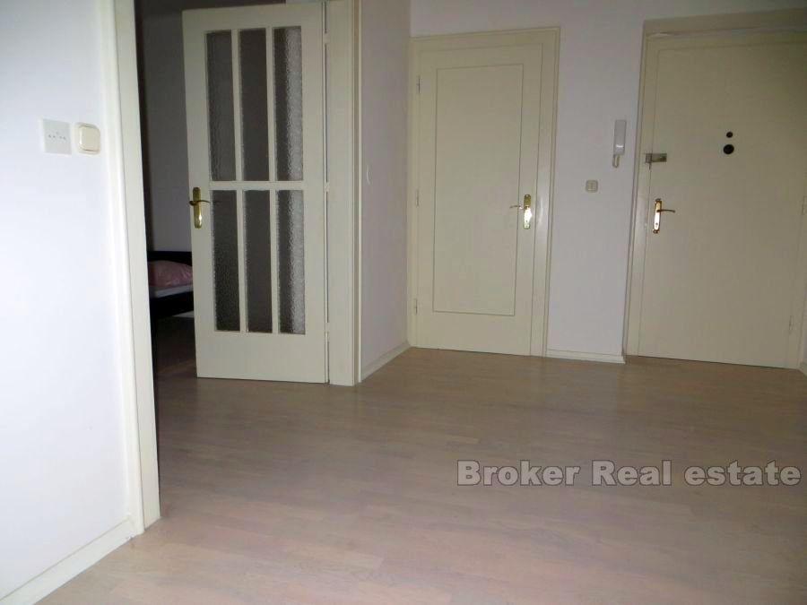 Split - Manus, two-bedroom apartment