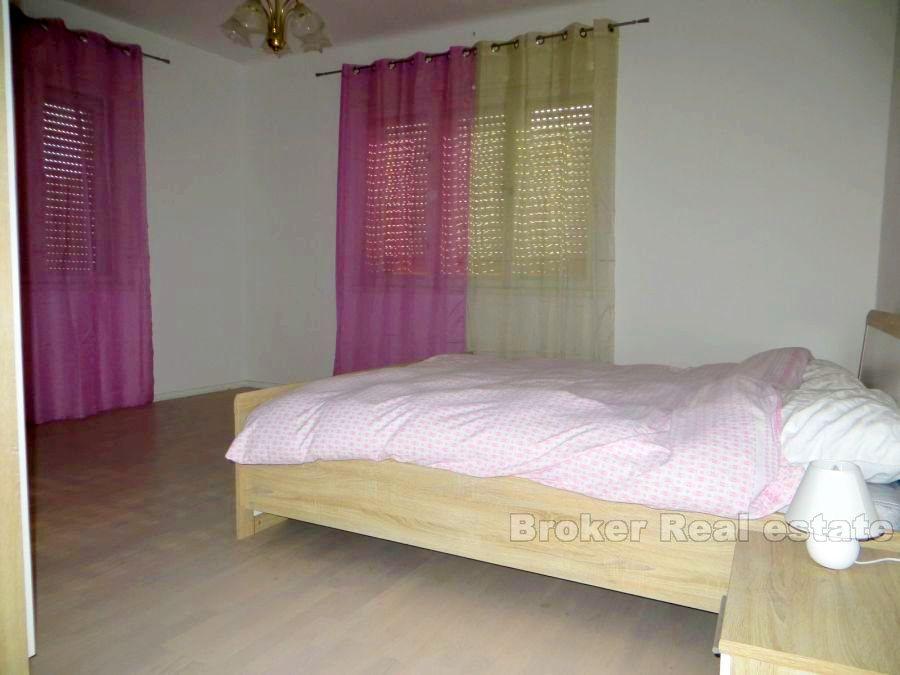 Split - Manus, two-bedroom apartment