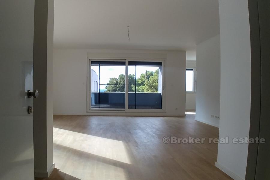 Split - Spacious three bedroom apartment