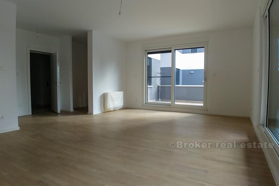 Split - Spacious three bedroom apartment