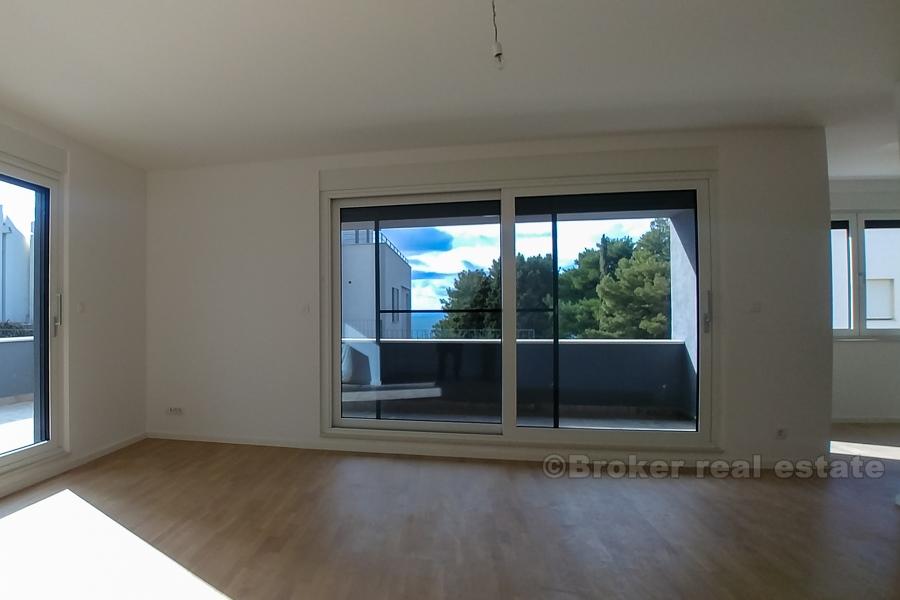 Split - Spacious three bedroom apartment